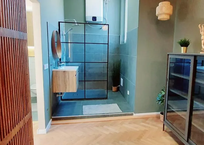 アパート A+ Downtown Akacfa